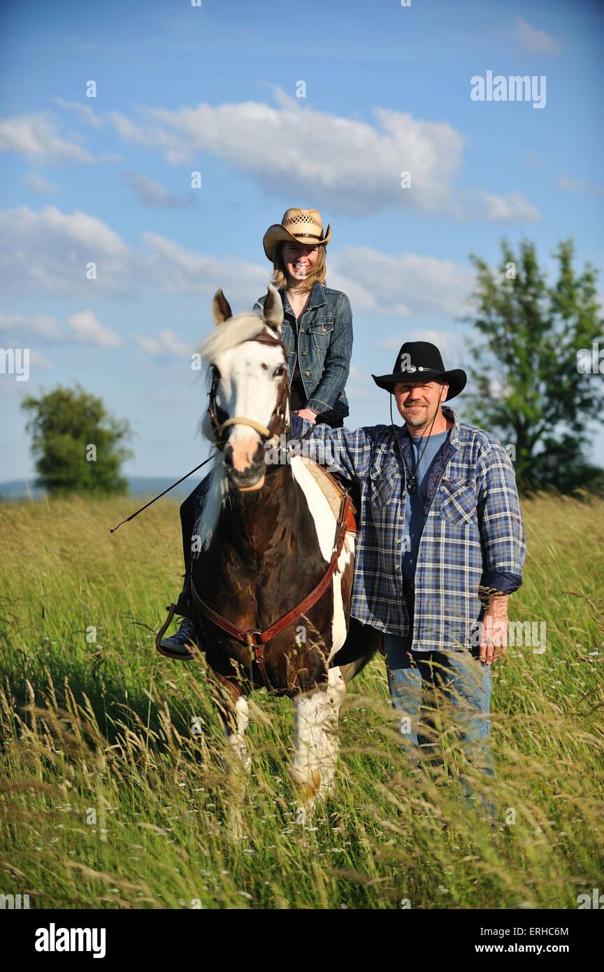 Mann, Frau und kreuzen Stockfoto