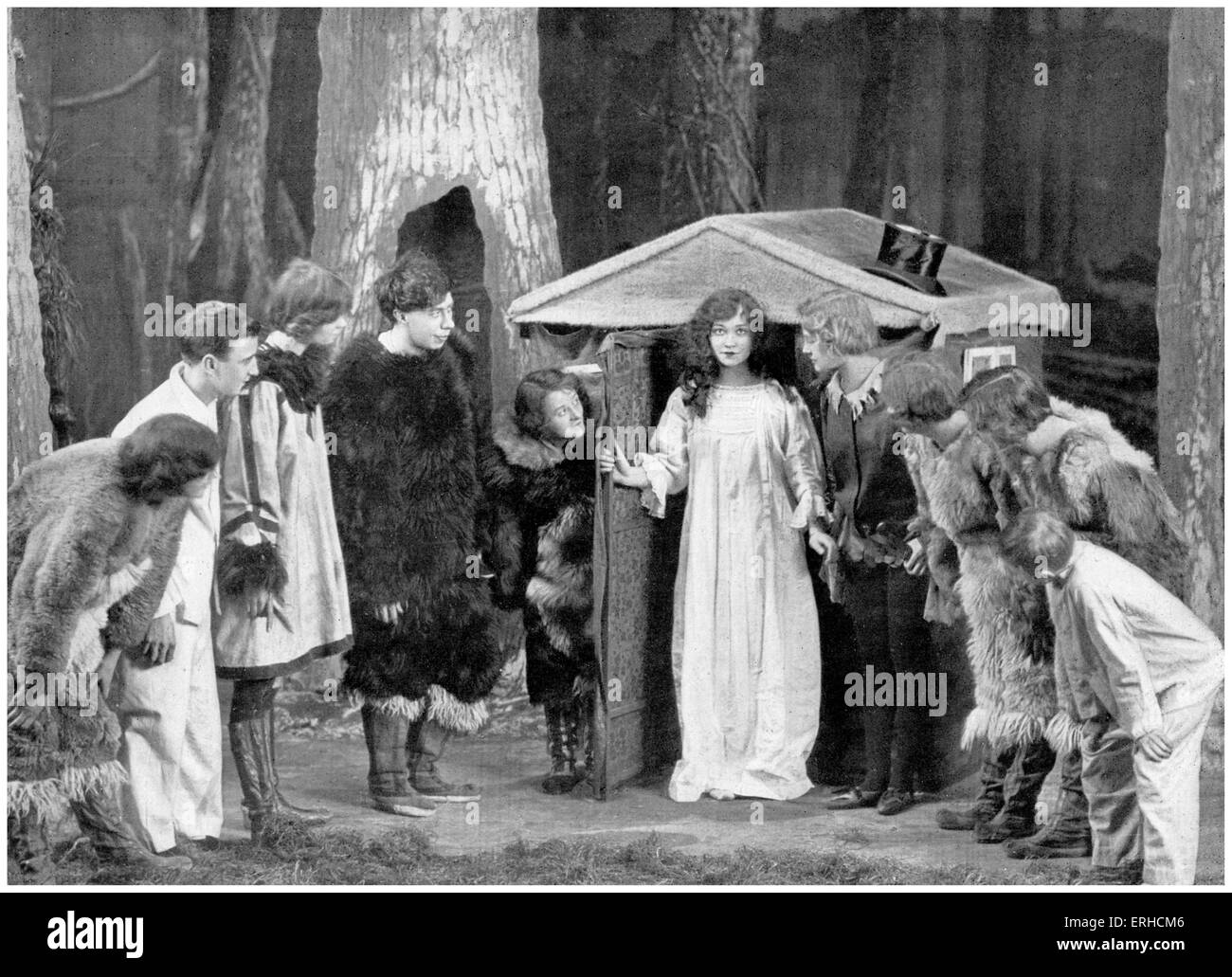 J M Barrie Peter Pan, Musik von John Crook im Vaudeville Theatre, Paris. Akt II - Neverland. Von links nach rechts: Winifred Stockfoto