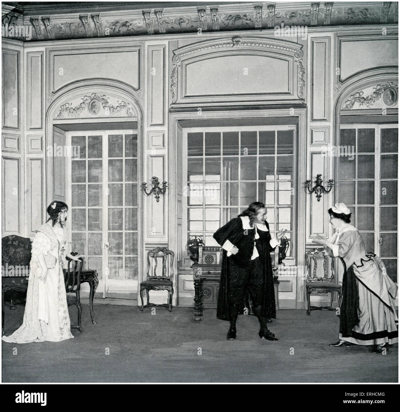 (Wiedergabe) Tartuffe von Molière am Theatre National de Direktzüge. Akt II. Von links nach rechts: Tailade als Marianne; Mosnier als Orgon; Stockfoto