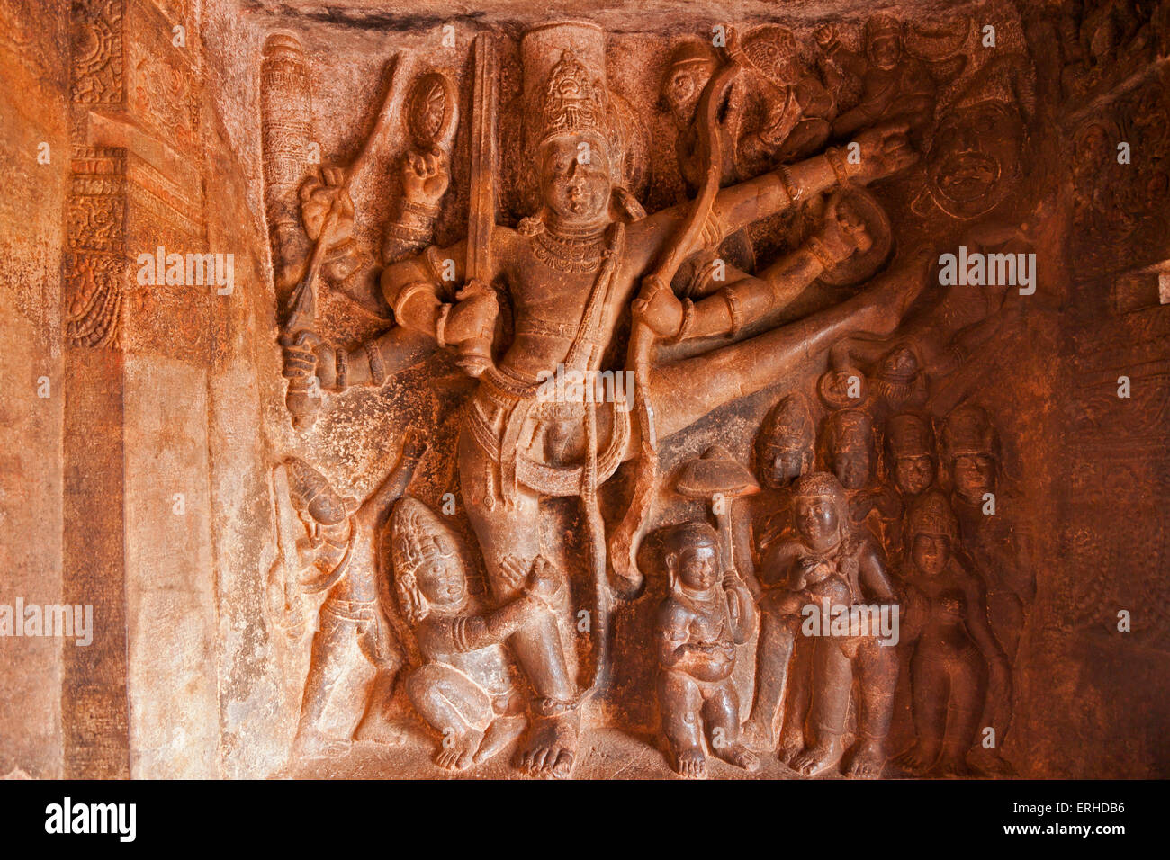 Hindu Bild an die Höhlentempel von Badami, Karnataka, Indien, Asien Stockfoto