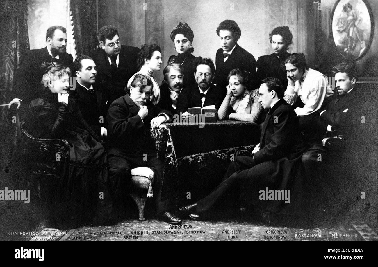 Anton Chekhov Studium Buch mit Schauspielern des Staatstheaters Kunst Moskau im September 1898 von l. r stehen.: Niemirovich Stockfoto