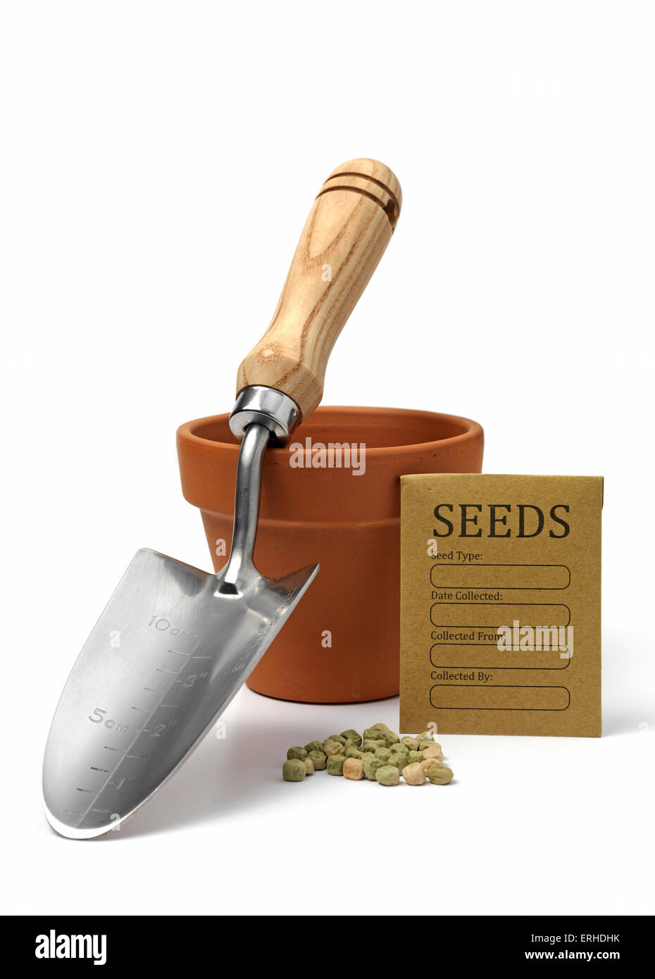 Garten-Kelle mit Samen und Saatgut-Päckchen Stockfoto