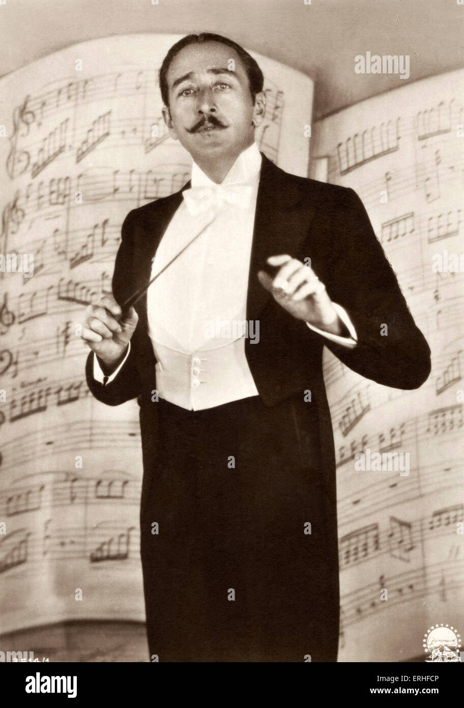 Adolphe Menjou - leise und solide Filmstar in Rolle als Dirigent mit Score sheet aufgeblasen bis hinter 18. Februar 1890 - 29 Stockfoto