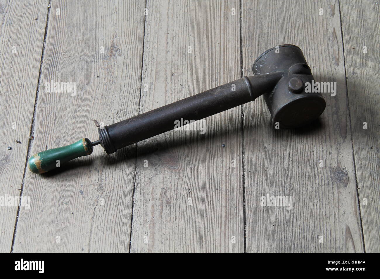 Eine Hand Held Vintage Action Pflanze Pumpspray. Stockfoto