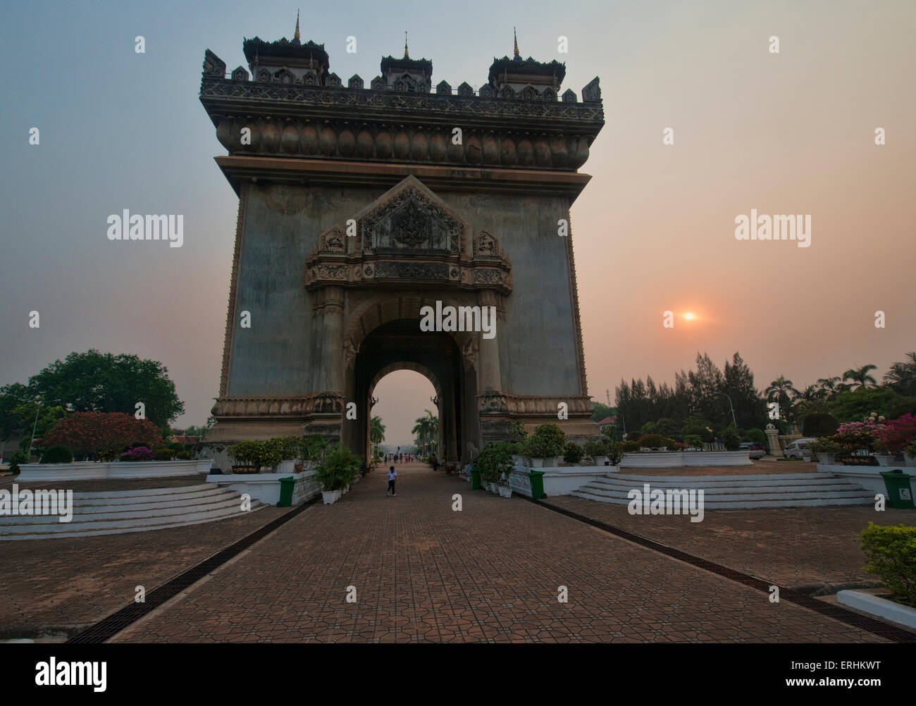 Patuxai Bogen am Sonnenuntergang, Vientiane, Laos Stockfoto