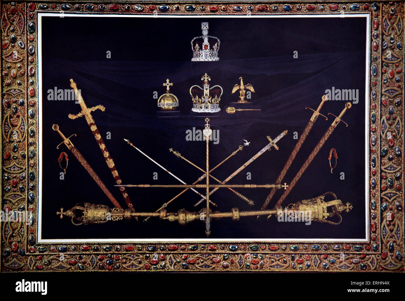 Krönung-Zeremonie zum Zeitpunkt der Krönung von König George V 1910 Insignien. Kaiserkrone, Krone von St. Edward, Royal Stockfoto