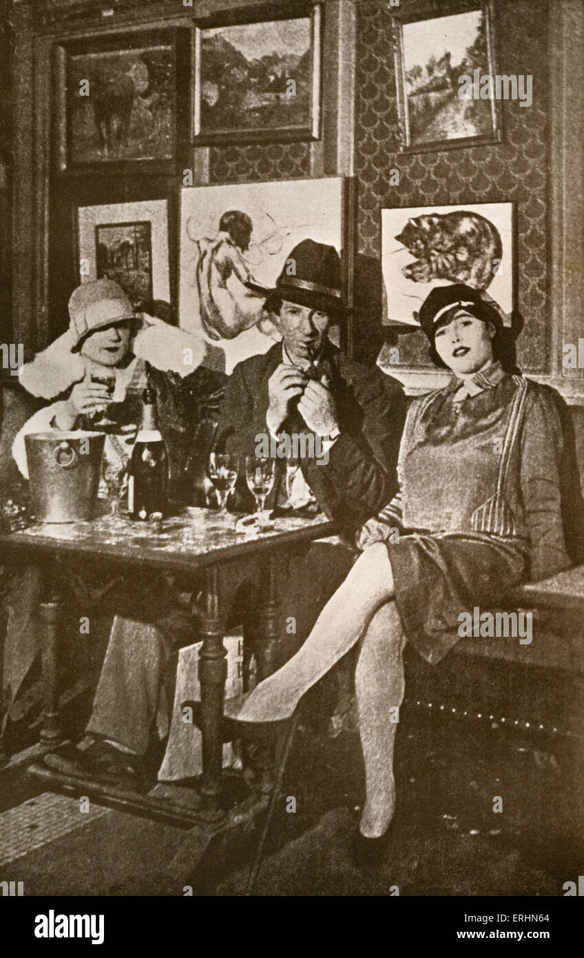 Französischer Maler und Modelle in 1920er Jahren Paris Montparnasse Café "La Rotonde".  Wände mit Künstler Gemälde bedeckt. Stockfoto