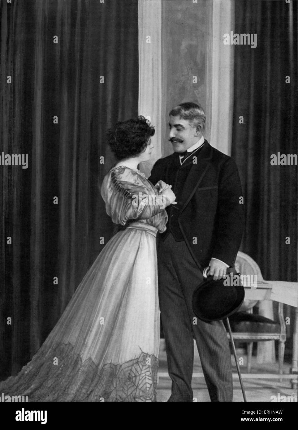 Les Passagères von Alfred Capus im Theater De La Renaissance, Paris, 1906 mit H. Roggers als Hortense Vilmenard und Lucien Guitry als Robert Vandel. Stockfoto