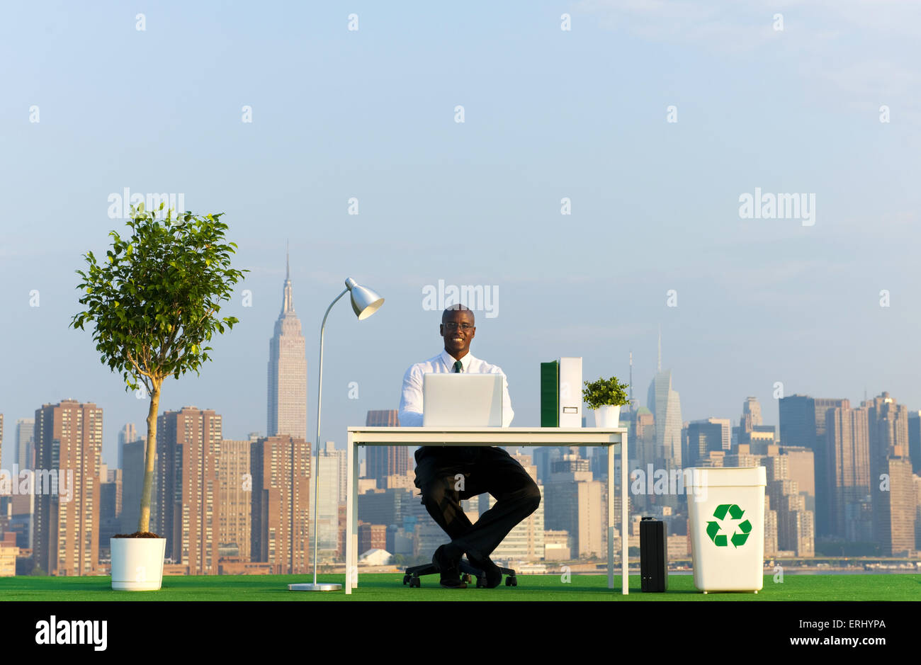 Grüne Geschäftsmann in seinem Büro. Green Business Serie NY. Stockfoto