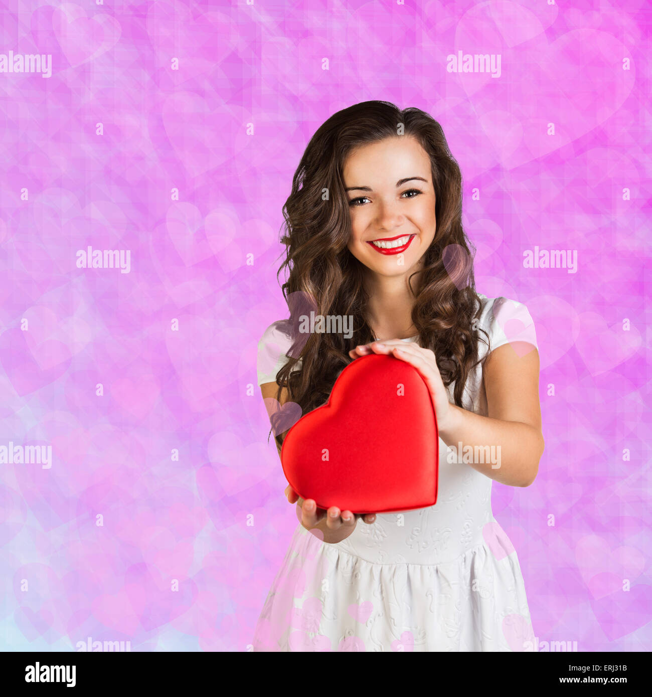 Frau mit Herz Valentinstag Stockfoto