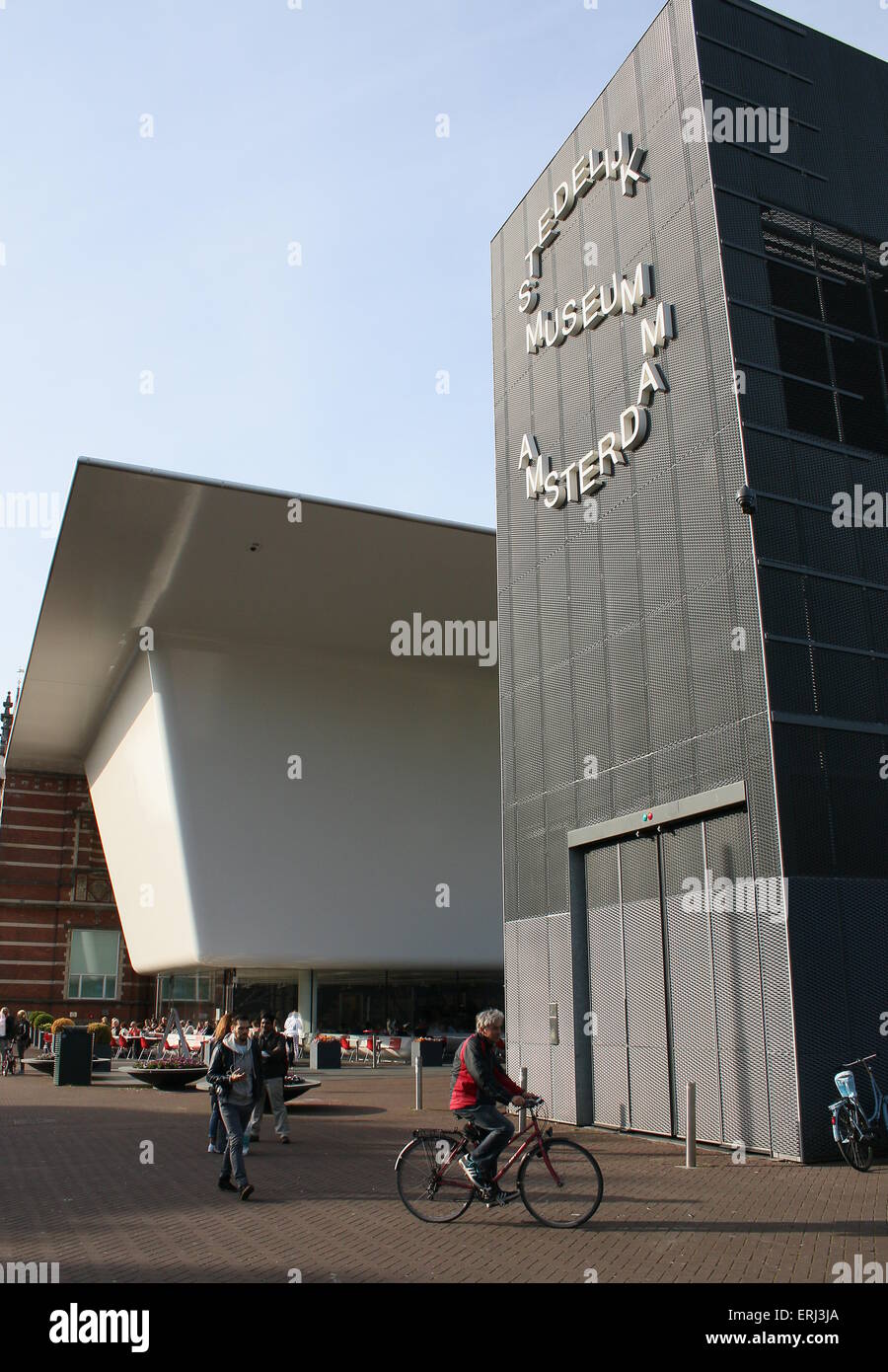 Stedelijk Museum Amsterdam, Museum für moderne & zeitgenössische Kunst und Design, neuer Anhang und Eingang bei Van Baerlestraat Stockfoto