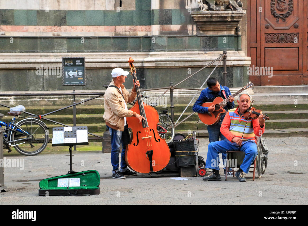 Straßenmusiker vor der Kathedrale von Florenz Stockfoto
