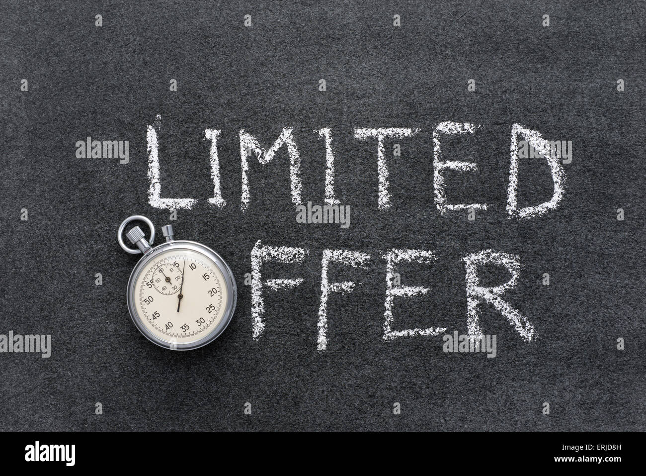 limitiertes Angebot Ausdruck handschriftlich auf Tafel mit Vintage präzise Stoppuhr verwendet anstelle von O Stockfoto