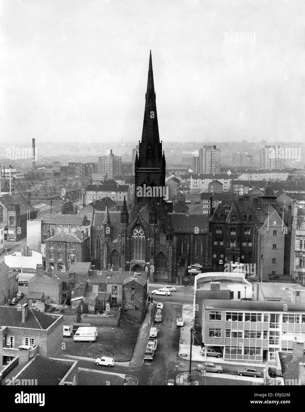 Kathedrale von Salford, Manchester. 24. Juni 1967. Die Cathedral Church of St. John der Evangelist, normalerweise bekannt als Salford Kathedrale, ist eine römisch-katholische Kathedrale in der Stadt von Salford, Greater Manchester, England. Stockfoto