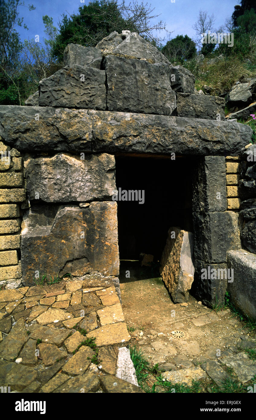 Italien, Kampanien, Nationalpark Cilento, Roccagloriosa, archäologisches Gebiet, Nekropole, lukanische Gräber Stockfoto