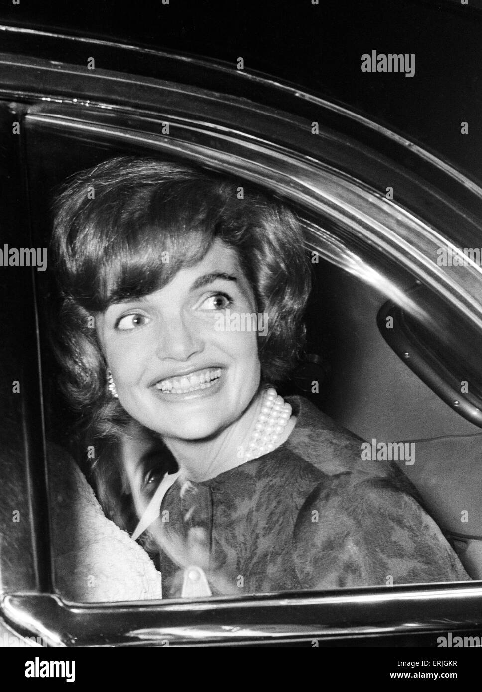 Zweiter Tag des Besuchs der amerikanische Präsident John f. Kennedy und seine Frau Jackie in London, England.  Die First Lady Jacqueline Kennedy verlassen die Londoner Residenz von ihrer Schwester zum Buckingham Palace. 5. Juni 1961. Stockfoto