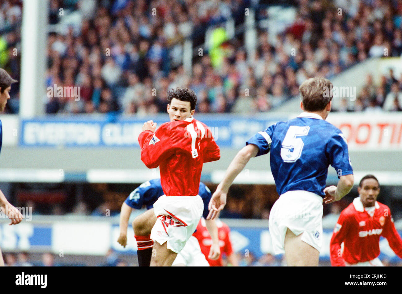 Everton 0-2 Manchester United, Ligaspiel im Goodison Park, Samstag, 12. September 1992. Ryan Giggs. Dave Watson. Stockfoto