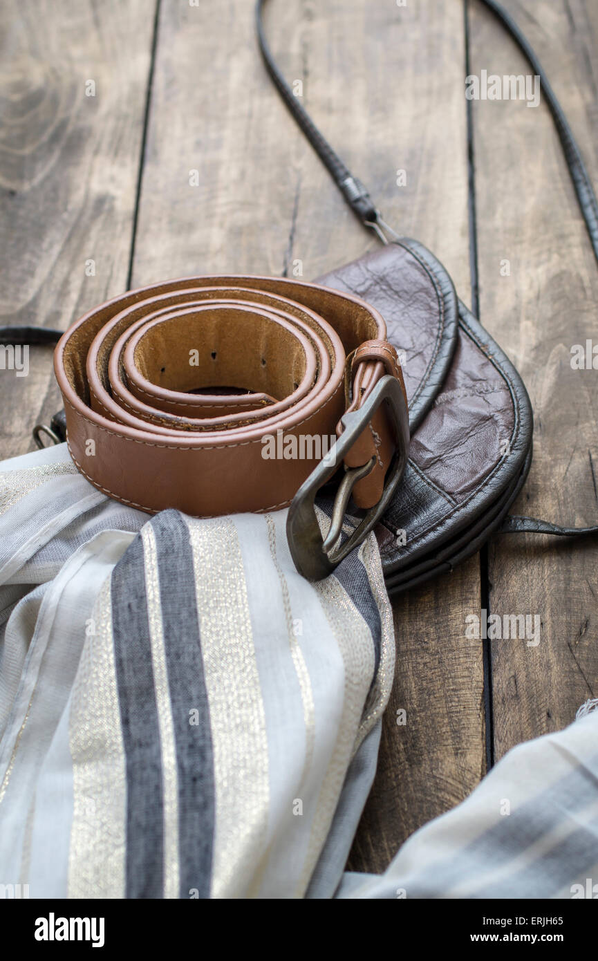Frühjahr oder Sommer Frauen-Mode-Accessoires auf Tisch Stockfoto