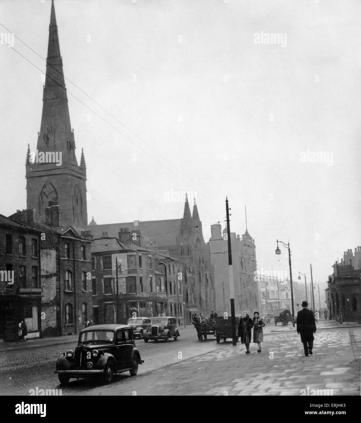 Kathedrale von Salford, Manchester. 7. März 1946. Die Cathedral Church of St. John der Evangelist, normalerweise bekannt als Salford Kathedrale, ist eine römisch-katholische Kathedrale in der Stadt von Salford, Greater Manchester, England. Stockfoto