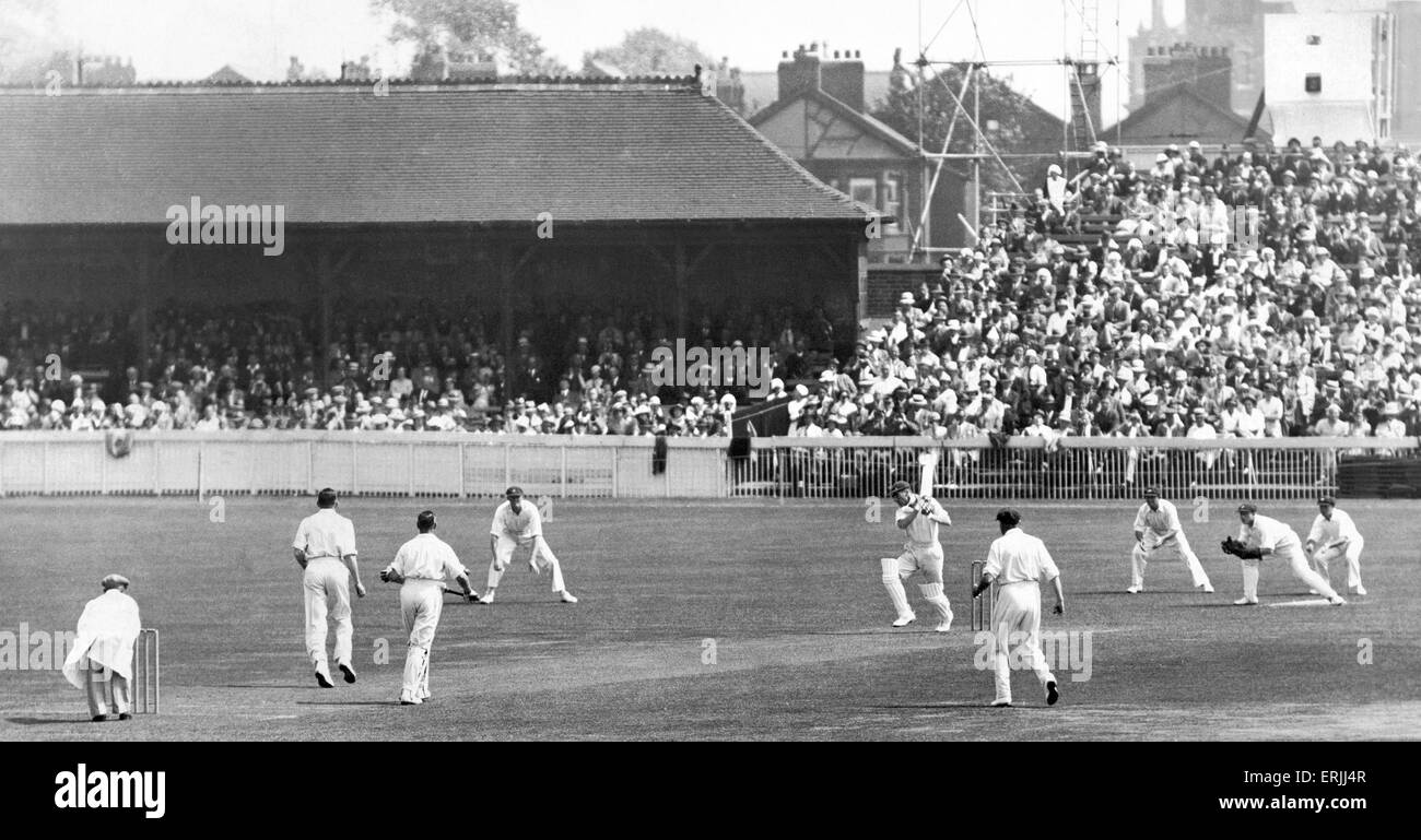 Australische Cricket-Tour von England für die Asche. England V Australien dritten Testspiel im Old Trafford. Walters an Wand zu zucken, während das dritte Testspiel. 7. Juli 1934. Stockfoto