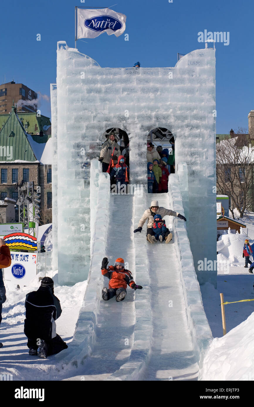 Menschen, die Rutschen Eis Folie, Quebec Winterkarneval, Plains Of Abraham,  Québec Stockfotografie - Alamy