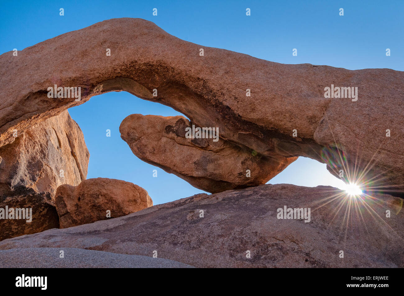 Arch Rock in Joshua Tree Nationalpark, Kalifornien. Stockfoto