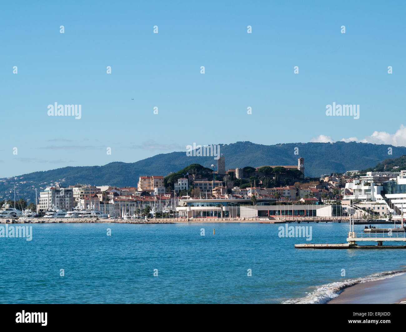 Blick auf Cannes Burg über der Bucht Stockfoto