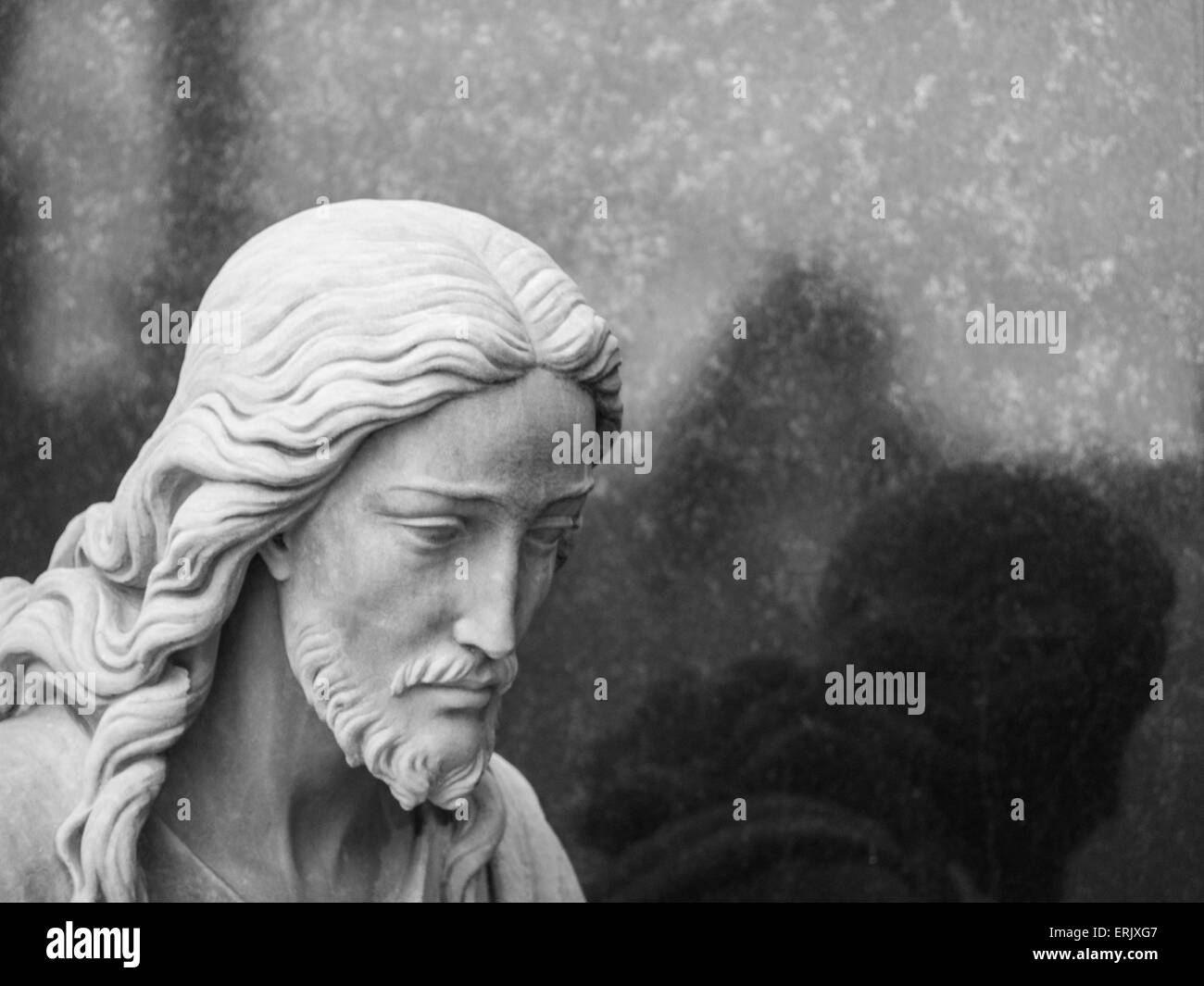 Christus-Skulptur-Kopf auf dem schönen Friedhof Stockfoto