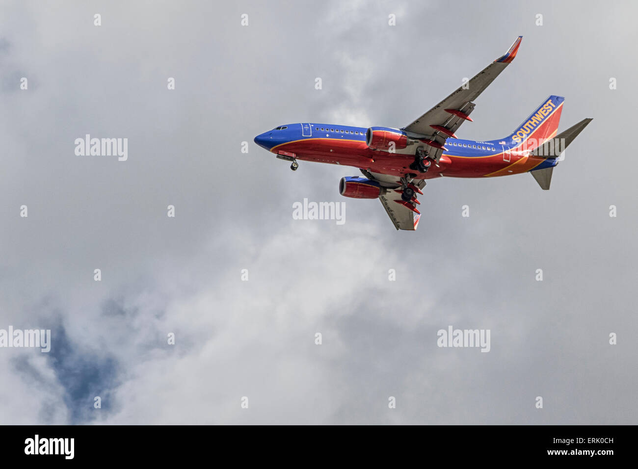 Southwest Airlines Jet-Flugzeug kommt in für die Landung auf dem San Diego International Airport. Stockfoto