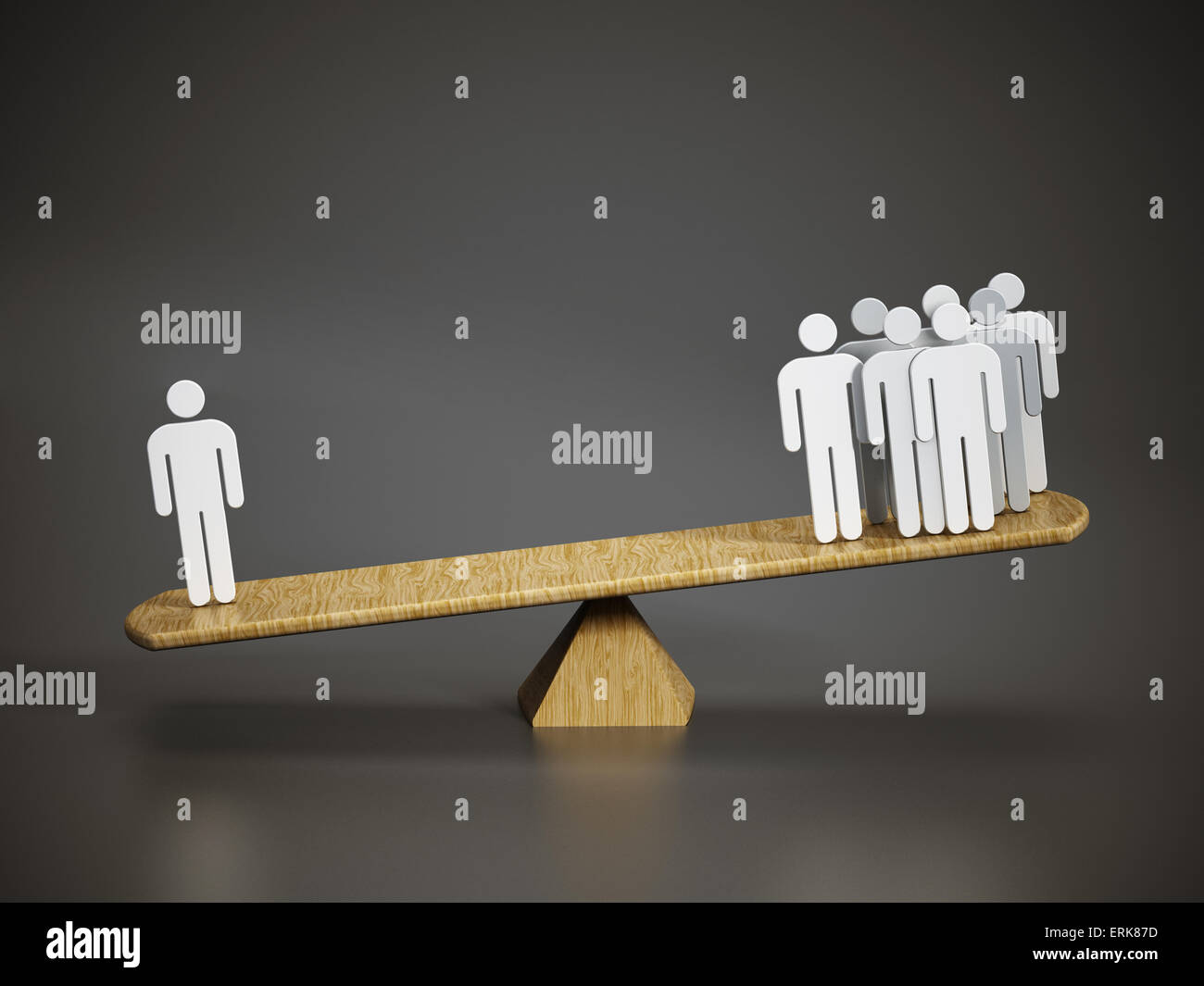 Business-Balance-Konzept mit einem Mann im Vergleich zu einer Gruppe von Menschen auf der Wippe. Stockfoto