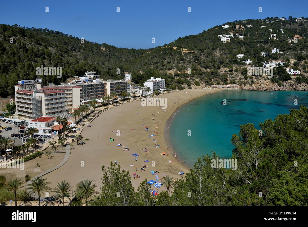 Cala San Vicente Stadt und Strand, Ibiza, Balearen, Spanien Stockfoto