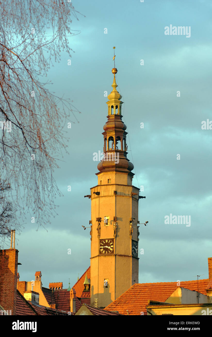 Rathaus-Turmuhr in Jawor Stockfoto