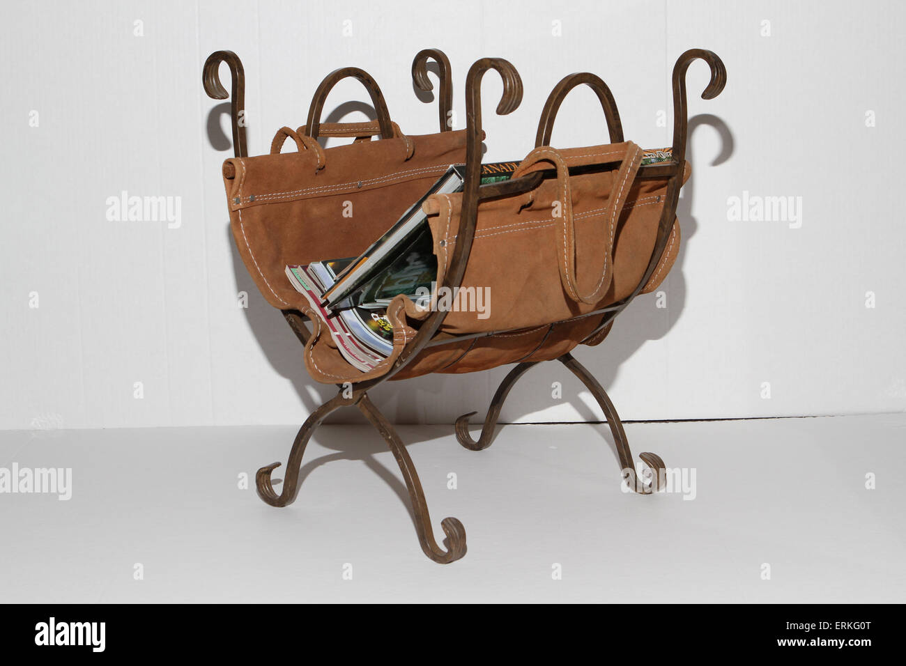 Feuer Holz Inhaber Verwendung als ein Zeitungsständer Stockfoto