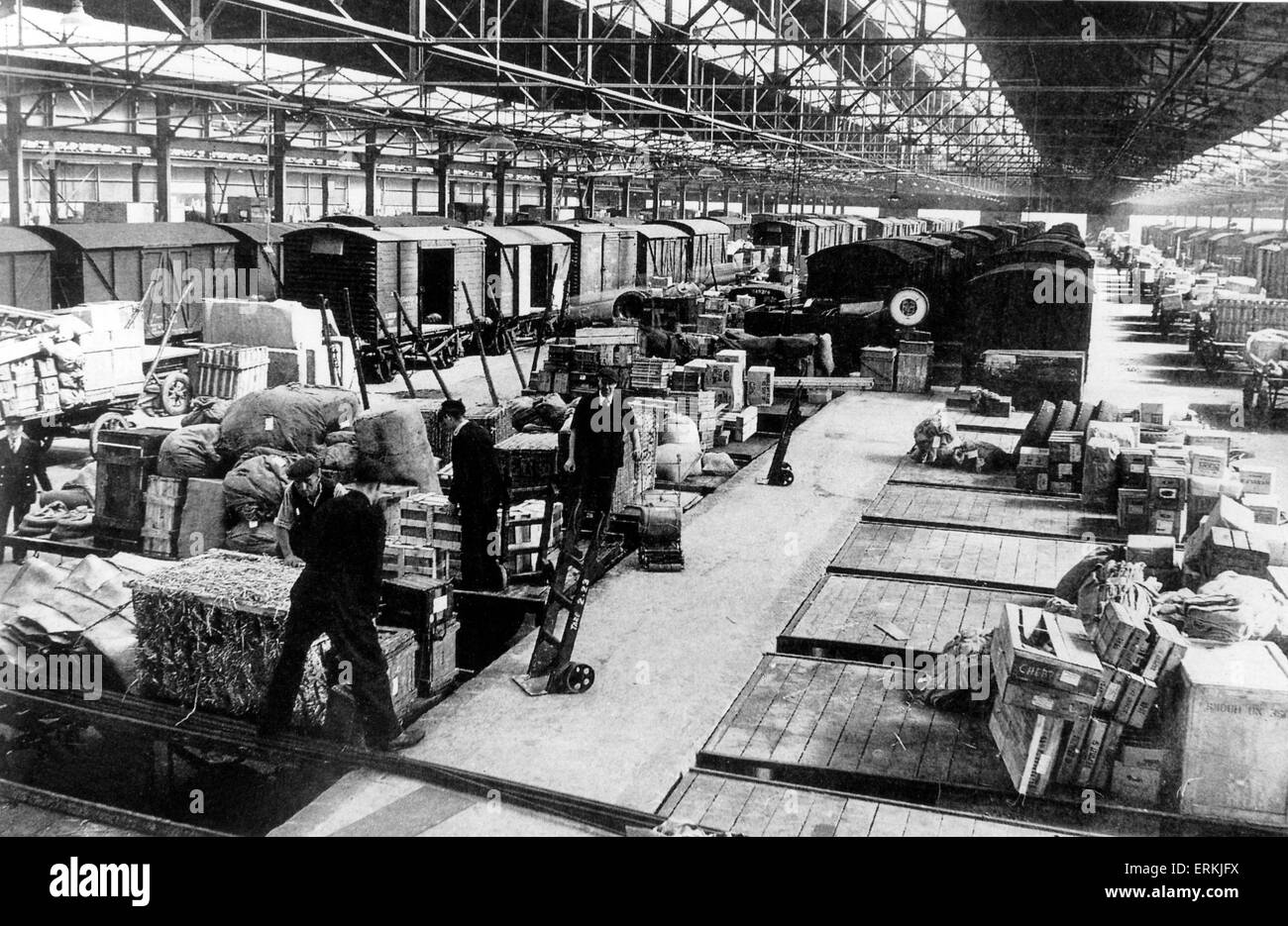 Die wieder aufgebaute Ware Depot Lawley Street, Birmingham nicht lange, nachdem es 1945 wieder eröffnet. Stockfoto