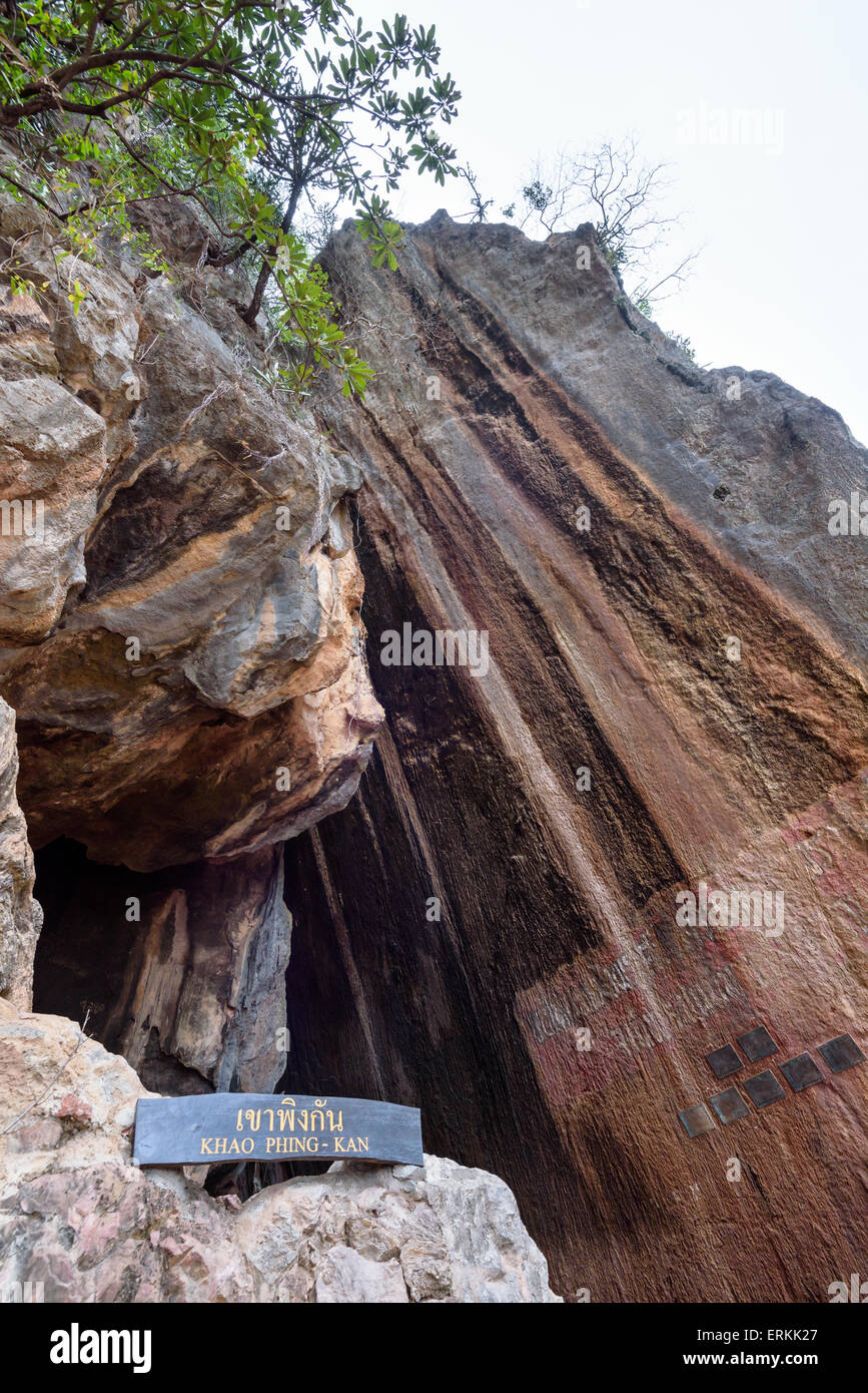 Typenschild Attraktionen schöne exotische Landschaft des Khao Phing Kan Berg Khao Tapu oder James Bond Island in Ao Phang Nga Ba Stockfoto
