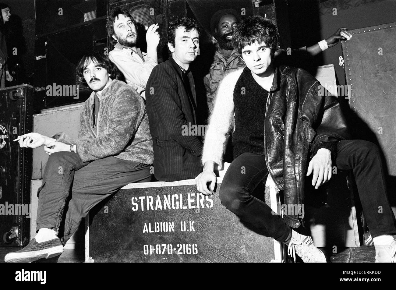 Die Stranglers, 5. Oktober 1977. Mitglied der Rockgruppe der Würger. L-R Dave Greenfield, tiefschwarz, Hugh Cornwell, Jean Jacques Burnel. Stockfoto