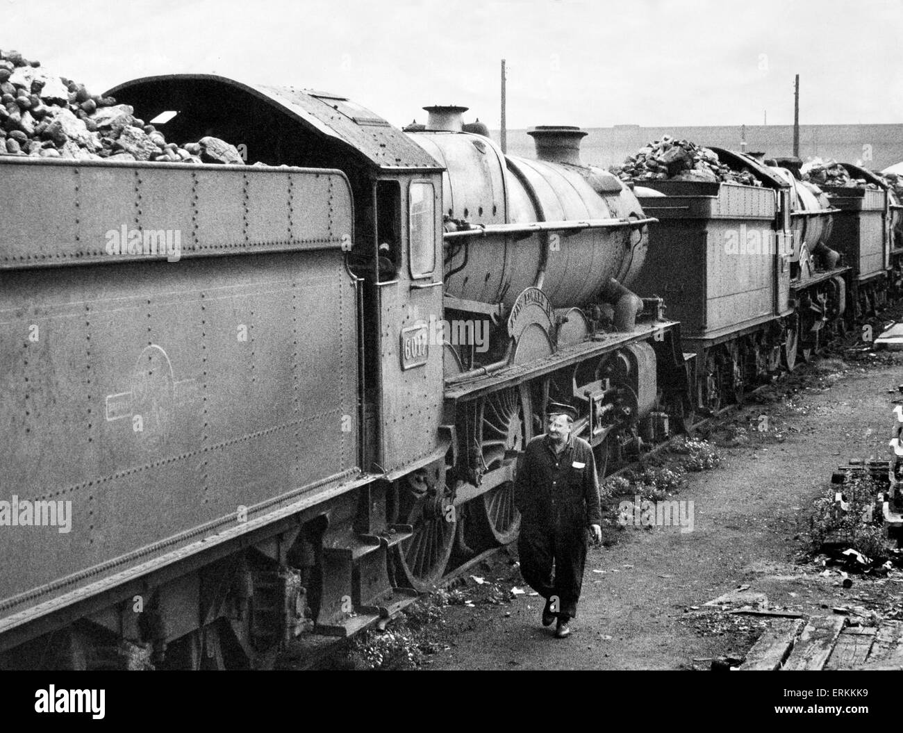 Außer Betrieb Klasse Könige Lokomotiven im Bild im Stafford Road Depot in Wolverhampton. September 1962. Stockfoto