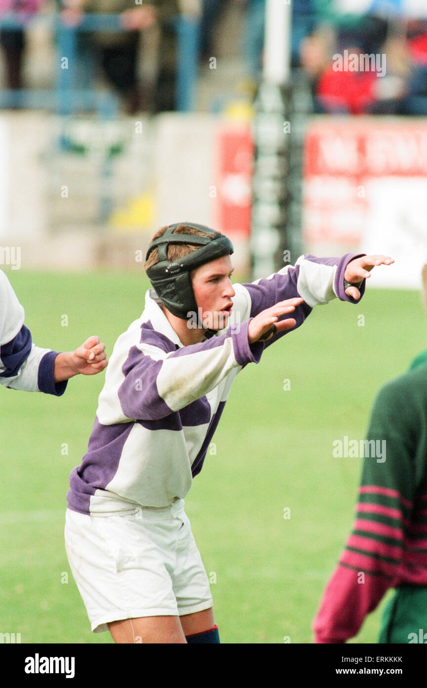 Forthbank Stadion, 26. September 1995. Gavin Hastings macht seinen letzten großen Auftritt. Er wird nach der WM als internationale beenden, führt die Barbaren gegen Stirling County. Das Spiel im Forthbank Stadium kennzeichnet Grafschaft Aufstieg von sieben Division zur nationalen Champions. Prinzessin Anne, die SRU-Gönner, wird ihr Sohn Peter Phillips spielen für ein Gordonstoun School XV gegen Grafschaft unter 18-jährigen bei 2,15 in einem Europapokalsaison beobachten. Stockfoto