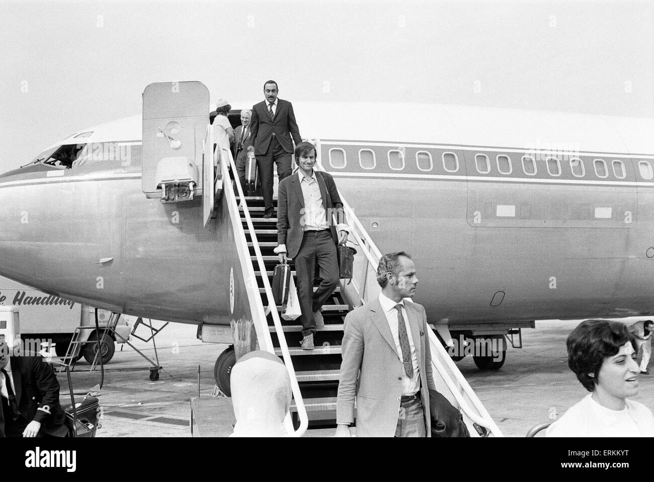 Kent Gavin, Daily Mirror-Fotografin, Schritte aus Flugzeug in London Heathrow, nach der Ankunft aus Amman, Jordanien, 23. September 1970. Stockfoto