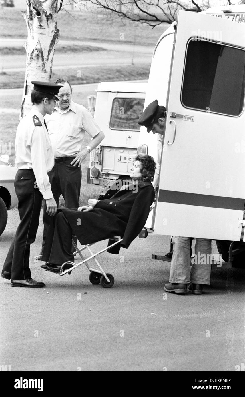 West Midland Safari- und Freizeitpark befindet sich in Bewdley, Worcestershire, England. Löwen angreifen. 5. Mai 1976. Stockfoto