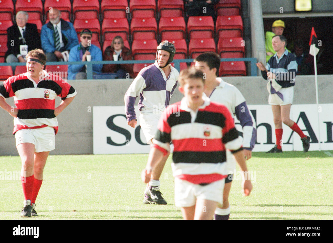 Forthbank Stadion, 26. September 1995. Gavin Hastings macht seinen letzten großen Auftritt. Er wird nach der WM als internationale beenden, führt die Barbaren gegen Stirling County. Das Spiel im Forthbank Stadium kennzeichnet Grafschaft Aufstieg von sieben Division zur nationalen Champions. Prinzessin Anne, die SRU-Gönner, wird ihr Sohn Peter Phillips spielen für ein Gordonstoun School XV gegen Grafschaft unter 18-jährigen bei 2,15 in einem Europapokalsaison beobachten. Stockfoto