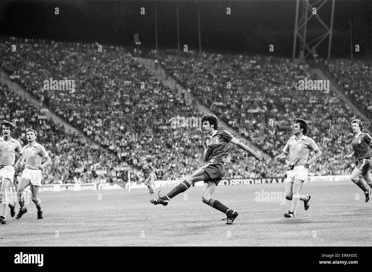 Europacup-Finale im Olympiastadion in München.  Nottingham Forest 1 V Malmö 0. Garry Birtles findet Raum für ein linker Fuß Scorcher, aber Malmö Ziel überlebt.  30. Mai 1979. Stockfoto