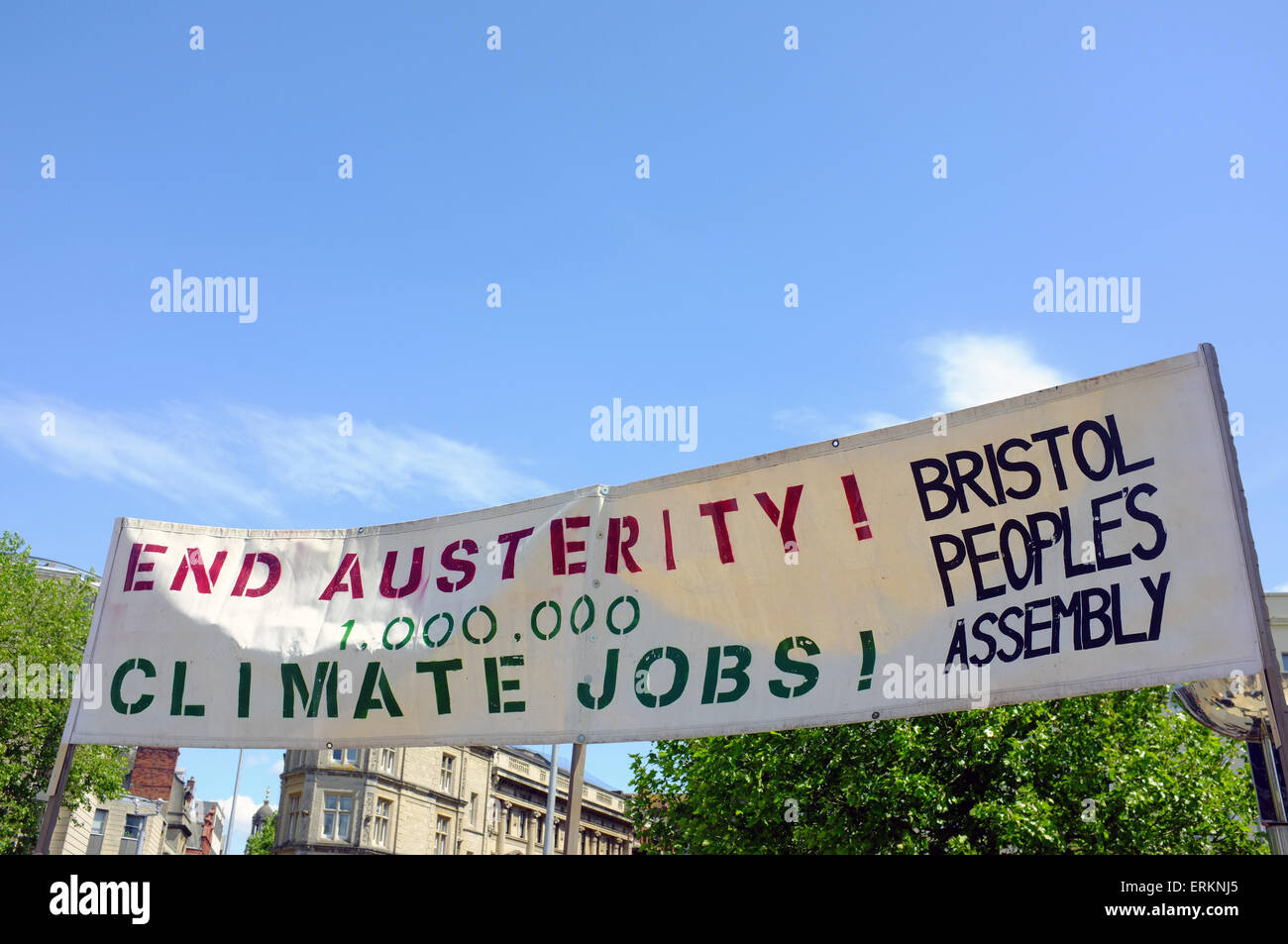 Ein Ende Sparmaßnahmen Banner in einem gegen Sparpolitik-Protest in Bristol statt aufgehalten. Stockfoto