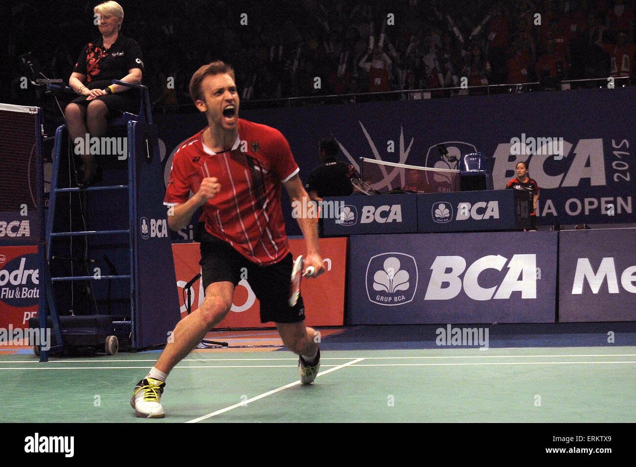 Jakarta, DKI Jakarta, Indonesien. 4. Juni 2015. JAKARTA, Indonesien - Juni 04: Deutschlands Marc Zwibler kehrt ein Schuss Indonesien Tommy Sugiarto während Männer single bei der 2015 Indonesien Open Superseries Premier Badminton-Turnier in Jakarta am 4. Juni 2015. © Sijori Bilder/ZUMA Draht/Alamy Live-Nachrichten Stockfoto