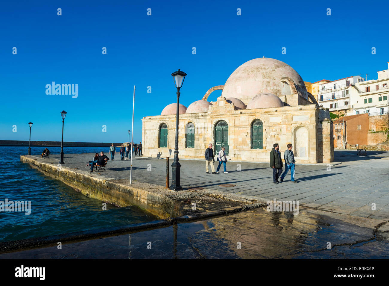 Moschee der Janitscharen, in den venezianischen Hafen von Chania, Kreta, griechische Inseln, Griechenland, Europa Stockfoto