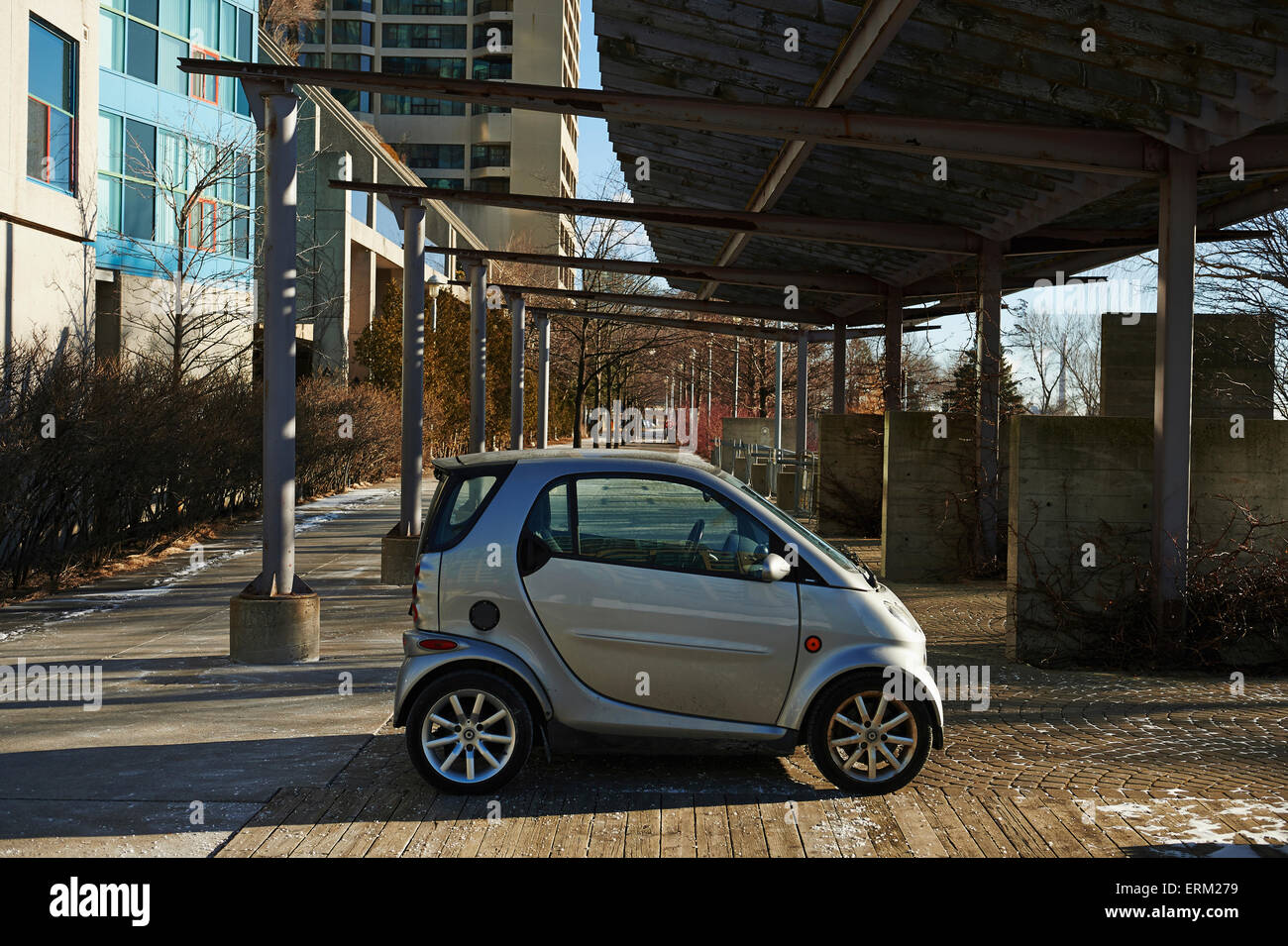 Smart Auto geparkt am Harbourfront im Winter; Toronto, Ontario, Kanada Stockfoto