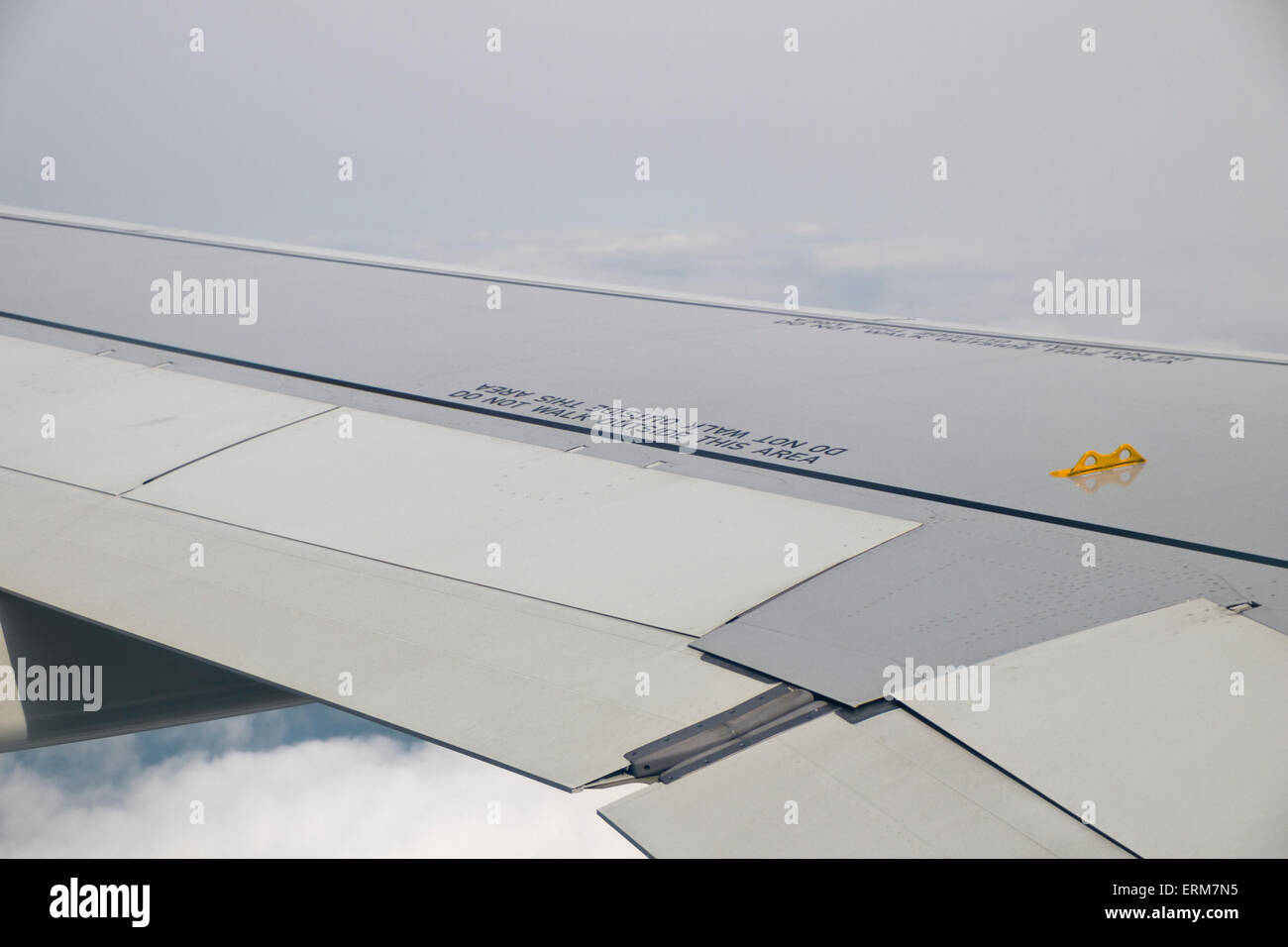 Ankunft am Flughafen London Heathrow ein Blick aus dem Fenster fliegen Flügel Stockfoto