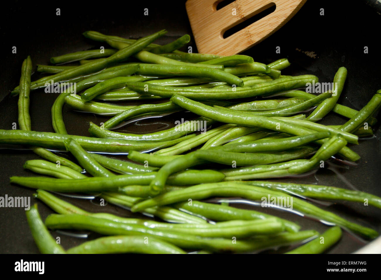 Zutaten - anbraten grüne Bohnen vorbereiten Stockfoto