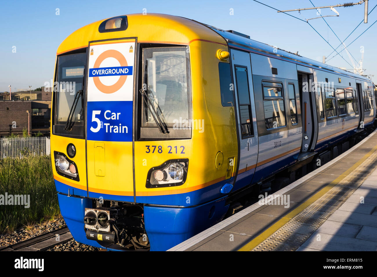 London Overground 5 Autozug in Willesden Junction, London, England, U.K Stockfoto
