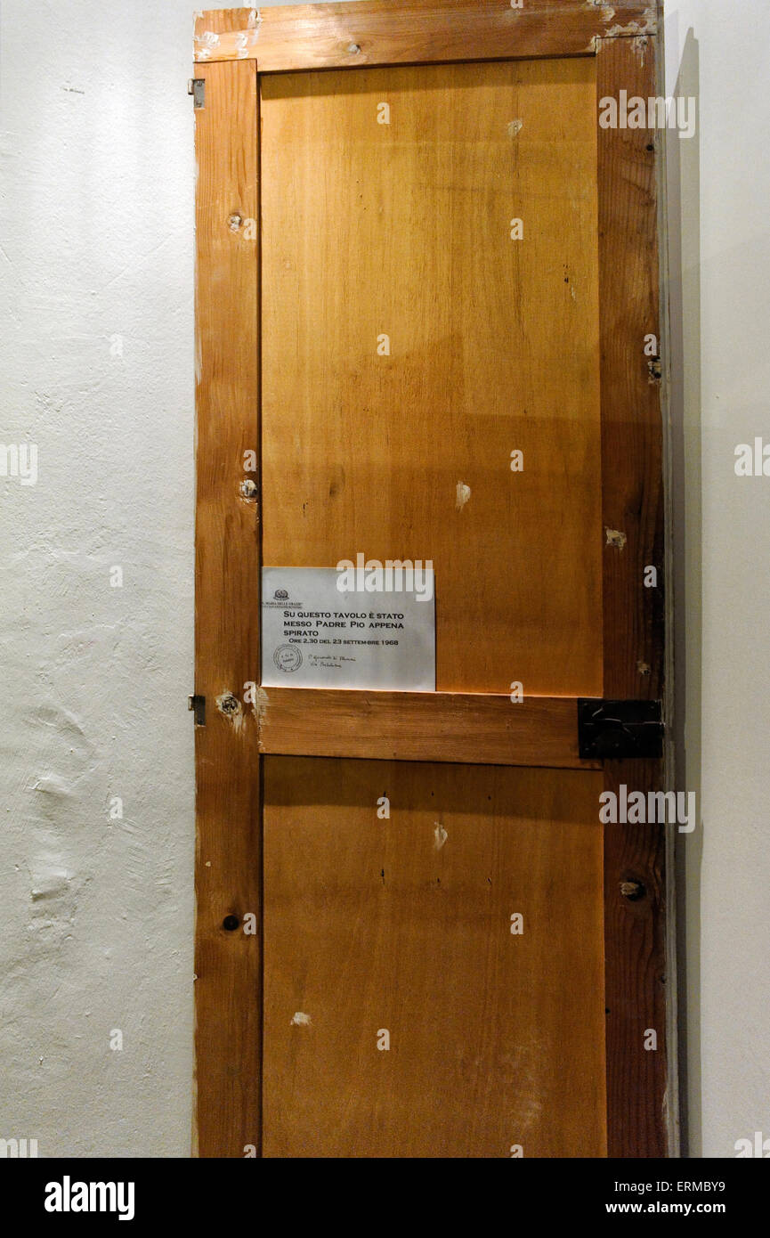 Apulien San Giovanni Rotondo die Wallfahrtskirche S. Pius - Board verwendet, um den Körper unmittelbar nach dem Tod von San Pio unterstützen Stockfoto